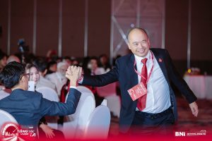 Cách tự tin livestream bán hàng: 7 bước hết lắp bắp