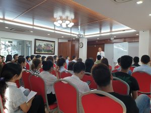 Tự tin báo giá cao mà khách vẫn mua: gốc rễ nằm ở người bán, không phải khách
