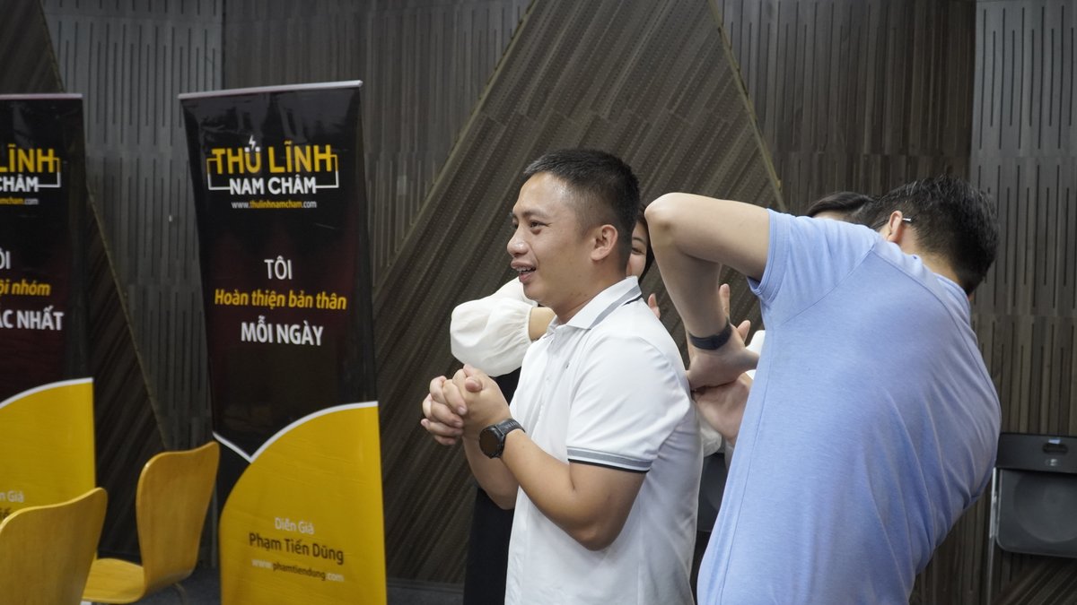 Thực hành ngay tại lớp Học viên bắt tay thực hành ngay tại lớp thay vì để mai